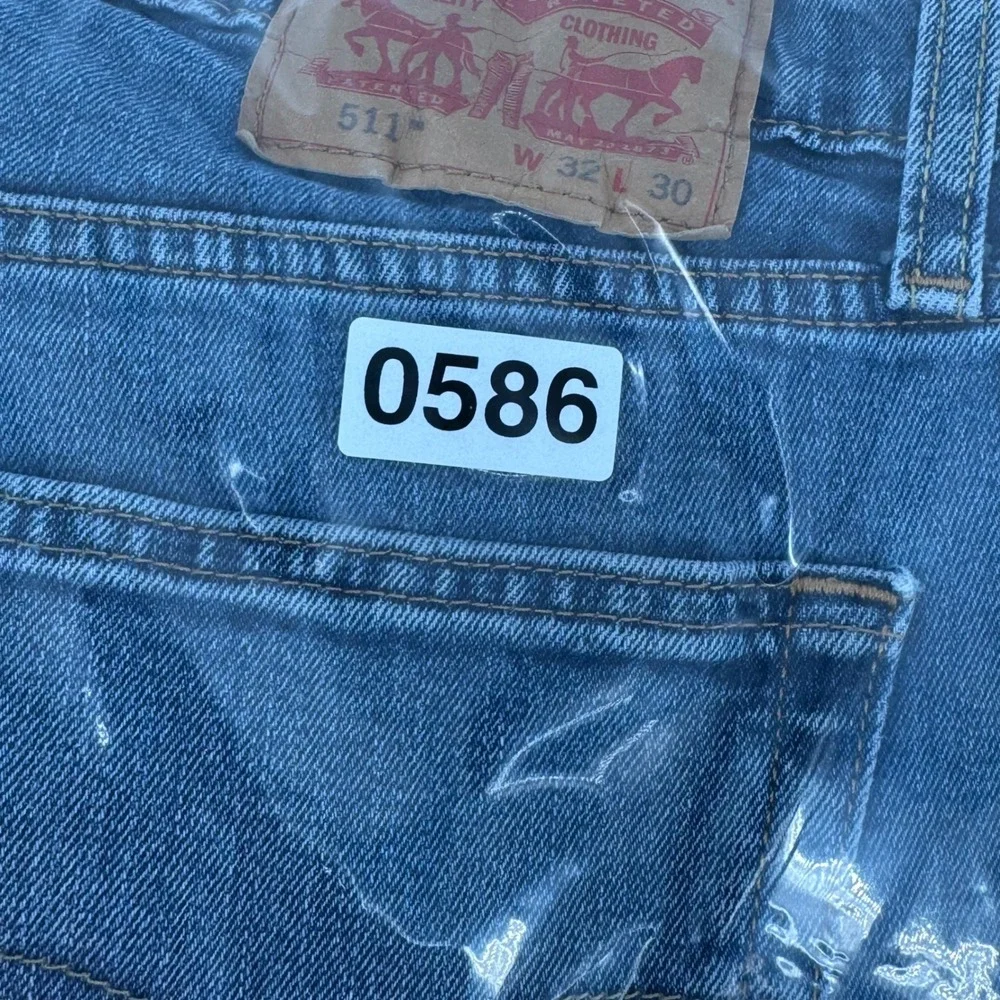 Levis 511‎ Slim Fit Mens Jeans 32x30 Medium Wash Blue Denim Pants 04511-1907